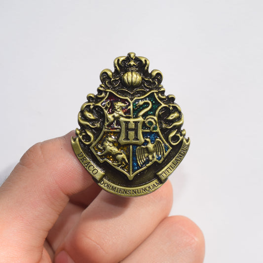 Pin escudo de Hogwarts - Harry Potter